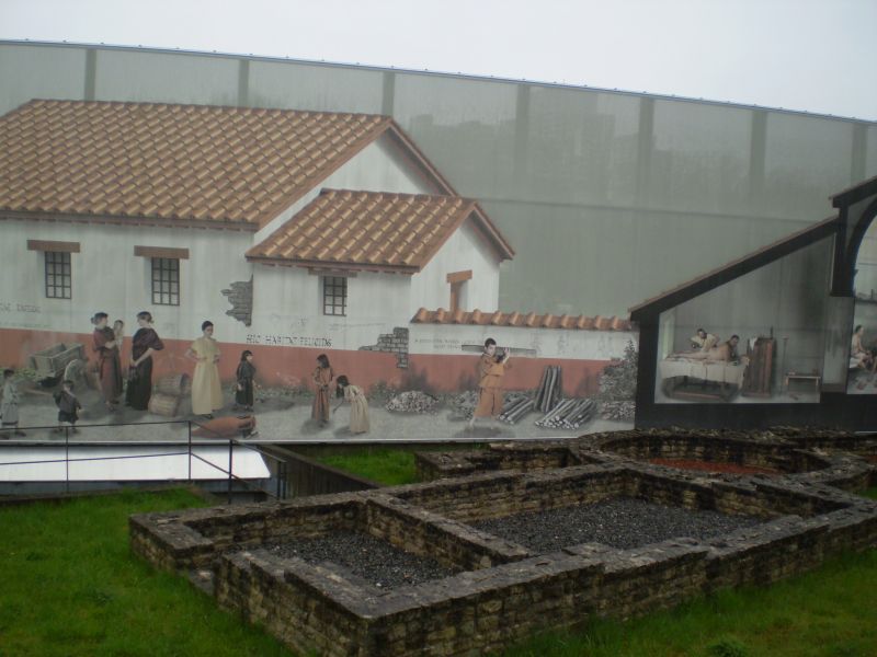 Fresque surplombant les thermes.jpg